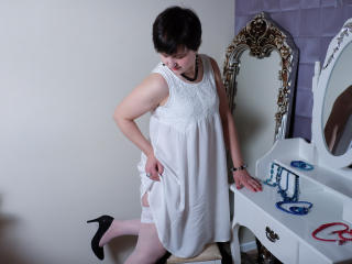 ChristaRose - online show hard with a reddish-brown hair MILF 