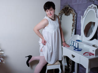 ChristaRose - Video chat sex with this White MILF 