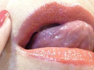 Lionne - Live chat hard with this shaved pubis Hot lady 