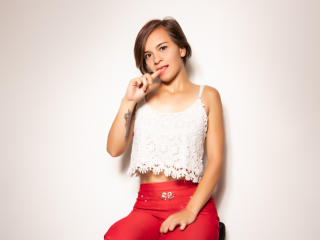 HannahLeblant - Show intime avec une nana bien roulée avec des cheveux châtain clair sur la plateforme Xlovecam.com 