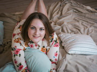 JulietSummer - Cam hot with this russet hair Hot babe 