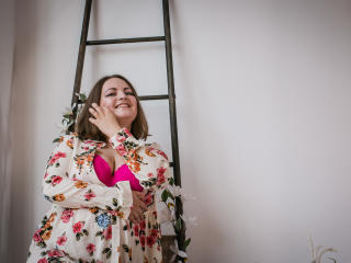 JulietSummer - Web cam hot with a being from Europe Hot young lady 