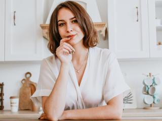 AmeliaRoxy - chat online exciting with this shaved vagina Hard young lady 