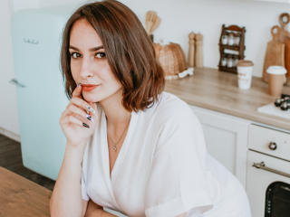 AmeliaRoxy - Chat hot with a dark hair Hard teen 18+ 