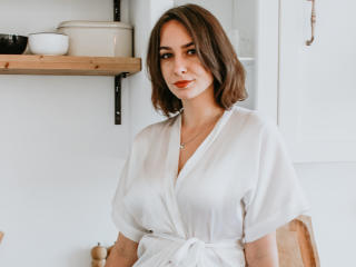 AmeliaRoxy - online chat exciting with a black hair Exciting young and sexy lady 