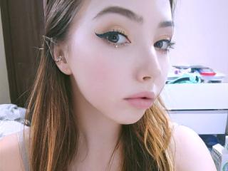 Webcam sex with JuliaPeach, a XXx teen 18+
